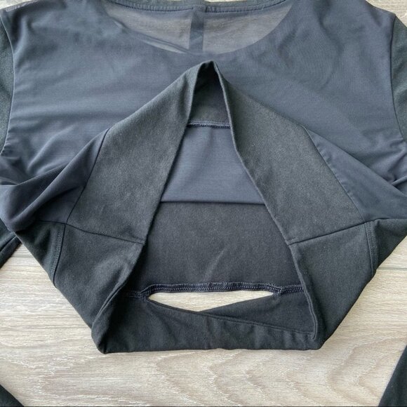 Victoria’s Secret  Sport Twist Crop Top - Picture 10 of 10